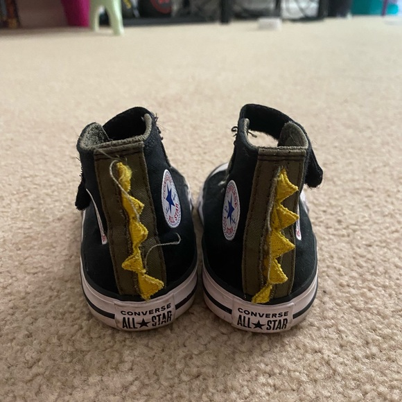 Baby converse shoes size 4 - Picture 2 of 4